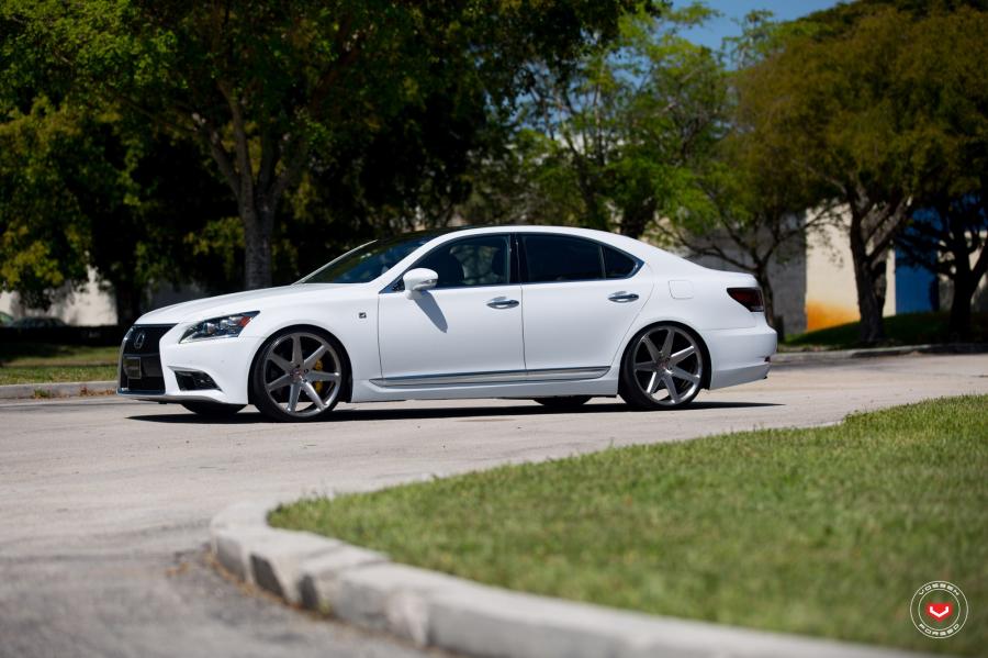  Lexus LS460 on Vossen Wheels (CG-207) 2017 года  (фото 25 из 35)